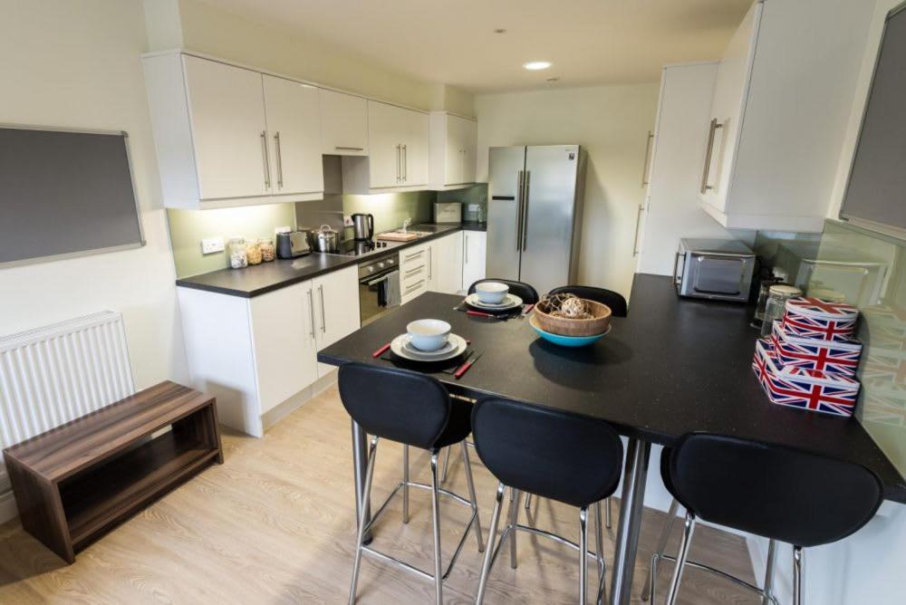 Zeni 5 Bed Apartment In Central Ексетър Екстериор снимка