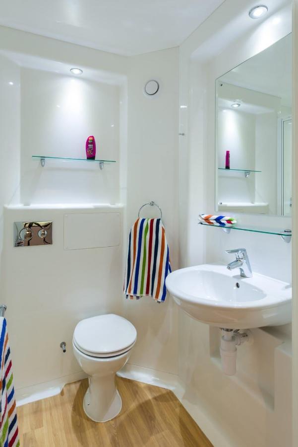 Zeni 5 Bed Apartment In Central Ексетър Екстериор снимка